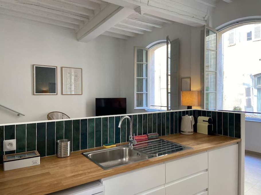 Appartement Avec Ventilateurs Proche Du Palais Des Papes Avignon Buitenkant foto